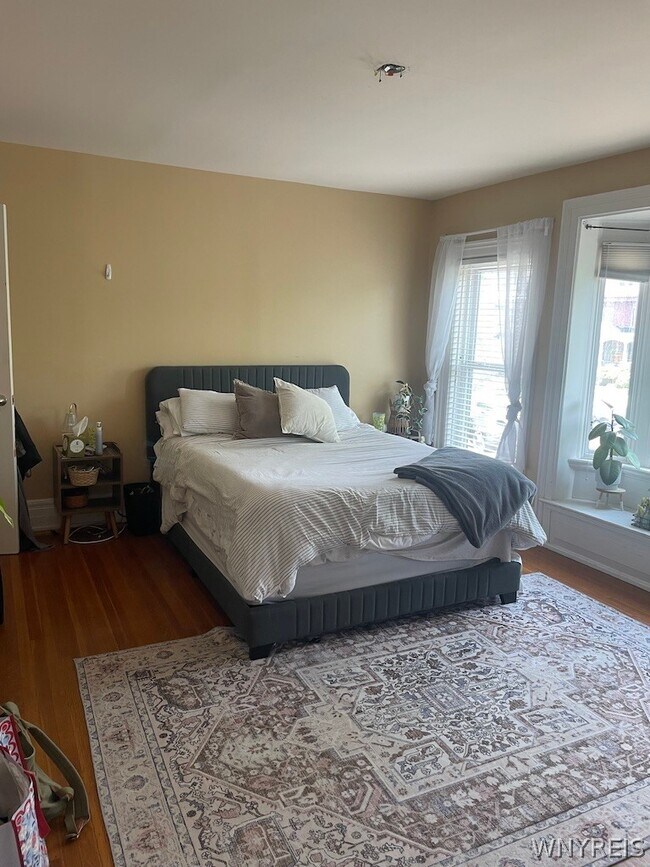 Foto del edificio - 382 Elmwood Ave