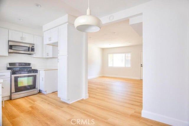 Building Photo - 917 E La Palma Dr