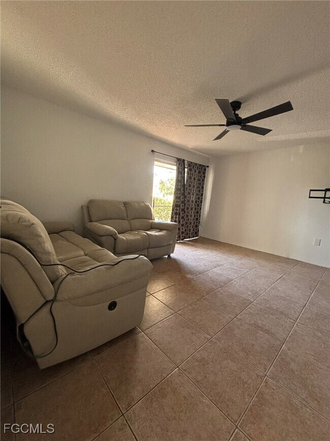 Foto del edificio - 5713 Foxlake Dr