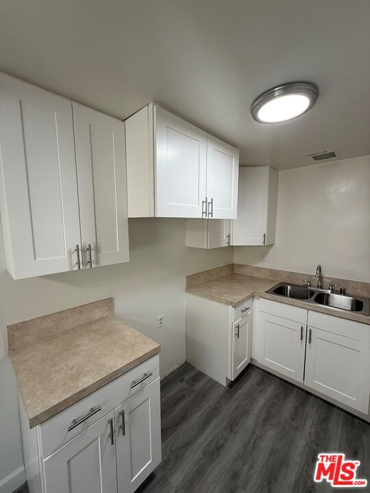 Foto del edificio - 13400 Cordary Ave