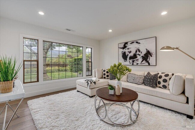 Foto del edificio - 1280 Davis Ln