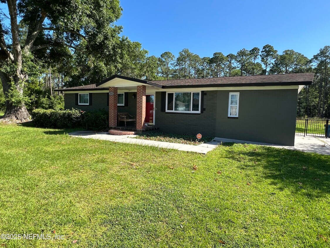 Foto principal - 4565 Cedar Point Rd