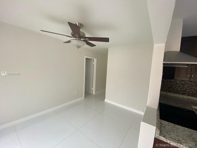 Foto del edificio - 3637 SW 14th St