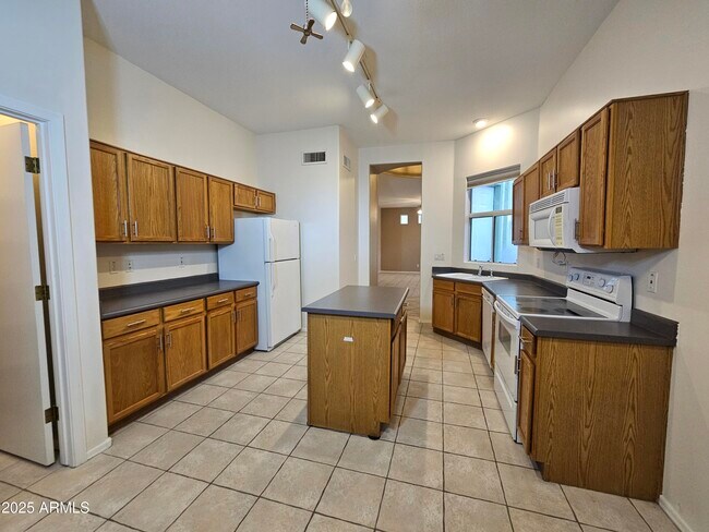 Foto del edificio - 9718 W Purdue Ave