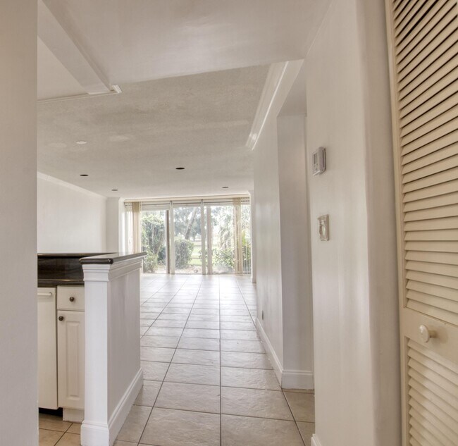 Foto del edificio - 4489 Luxemburg Ct