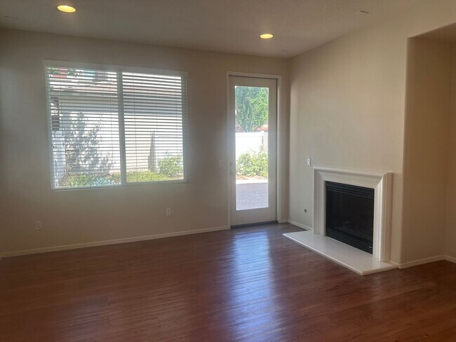 Foto del edificio - Charming 3 Bedroom, 2.5 Bath Home in North...