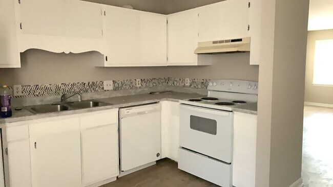 Foto del edificio - 2 bedroom 1 bath duplex