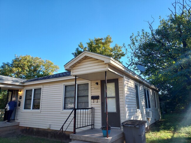 Building Photo - 912 SW 7th St