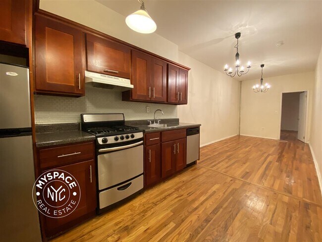 Building Photo - 49 Menahan St