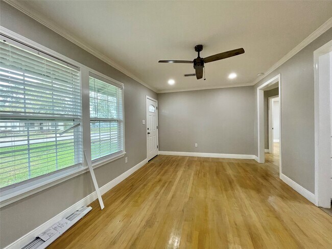 Foto del edificio - 817 N Chenango St