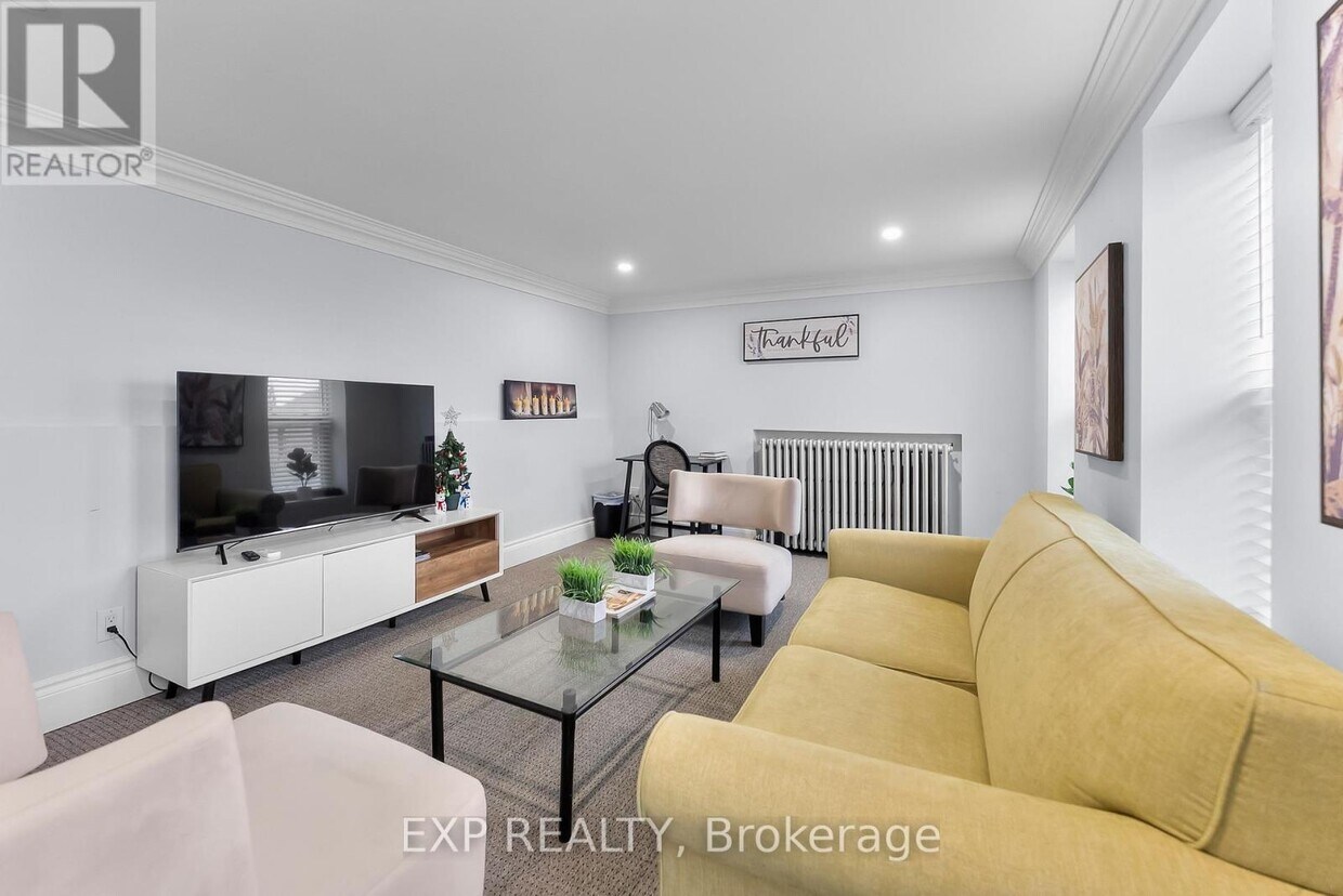 Photo principale - 5858 Ferry St