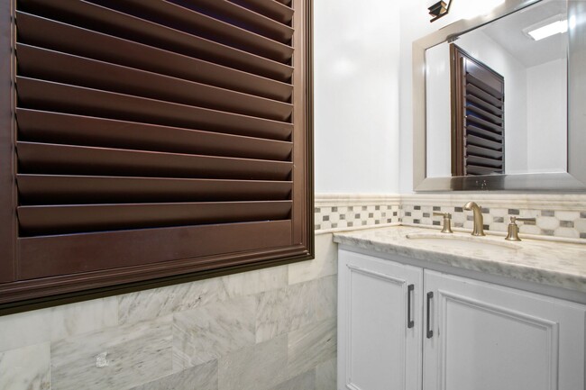 Building Photo - Stunning 3 BD | 4BTH With 2 Bonus Rooms