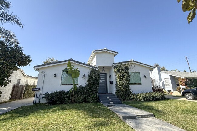 Foto del edificio - 2119 Kelton Ave