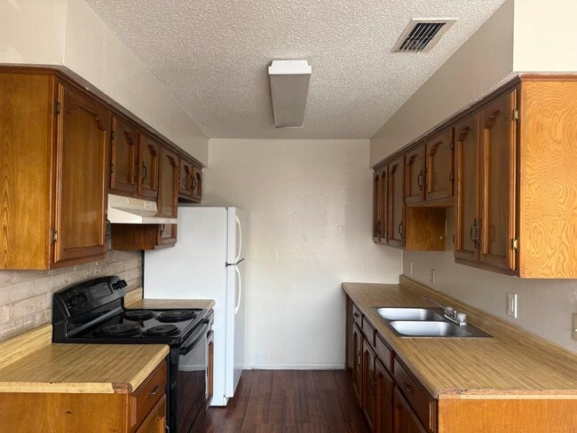 Foto del edificio - 4902 Marcella Ave