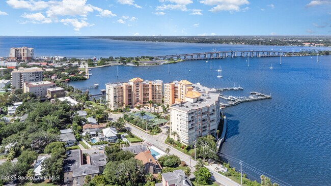 Foto del edificio - 104 Riverside Dr