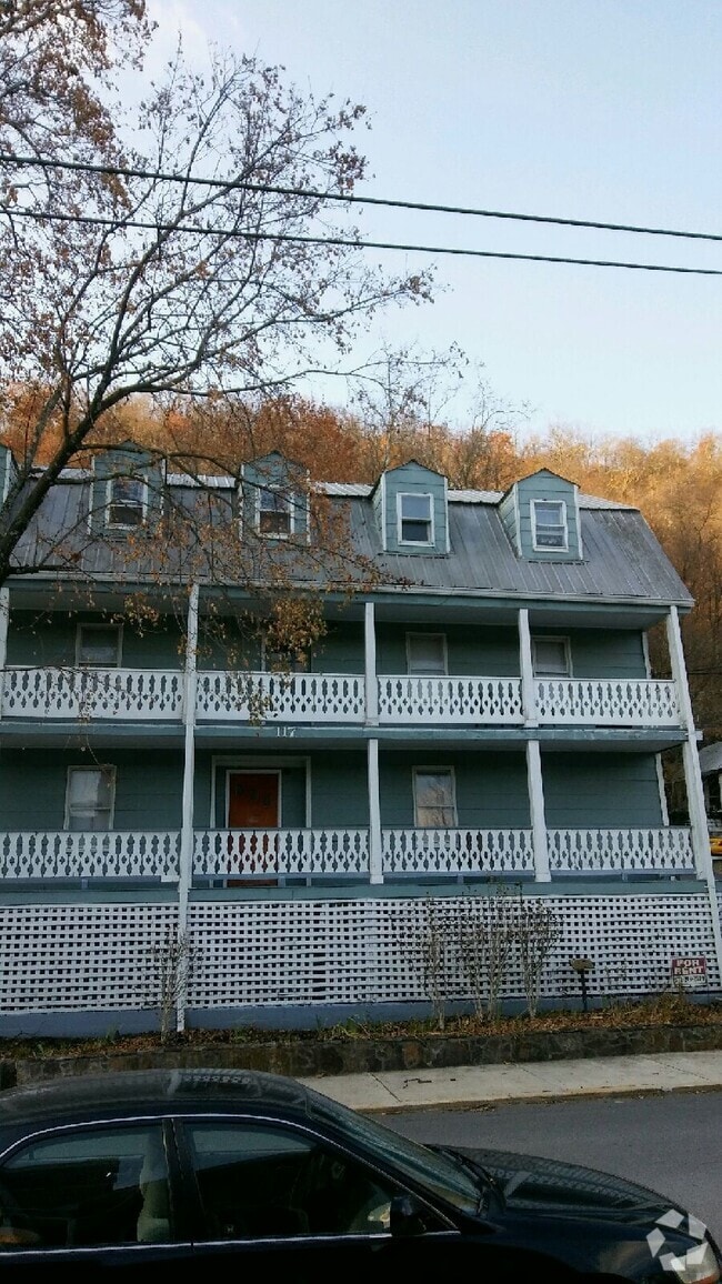 Building Photo - 117 Wilkes St