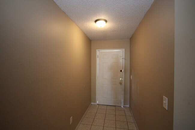 Building Photo - 152 Hummingbird St