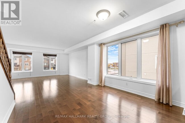 Photo du bâtiment - 736B Chapman Mills Dr