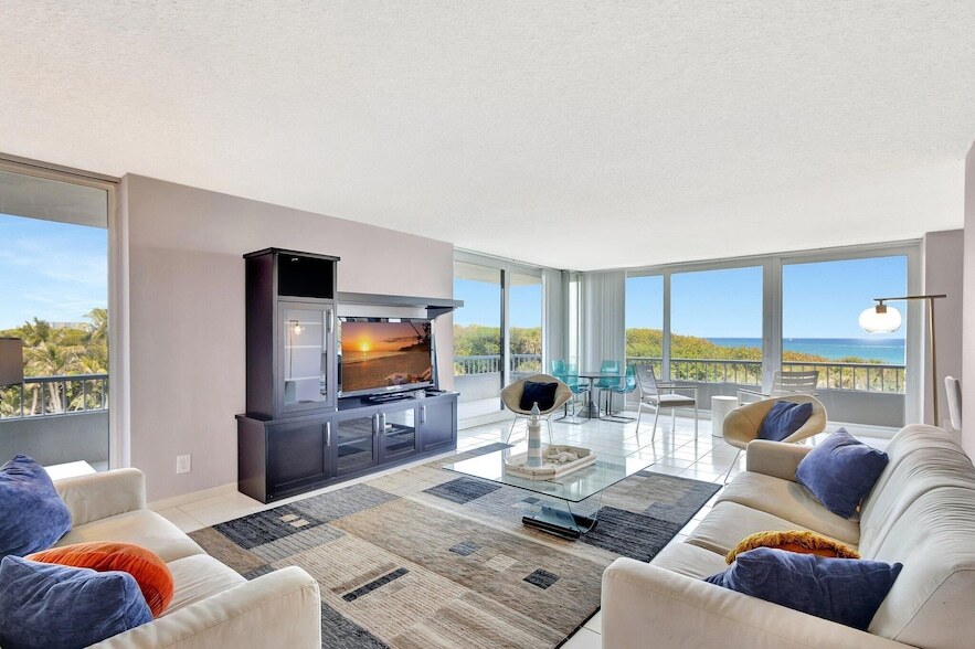 Primary Photo - 5550 N Ocean Dr
