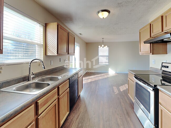 Foto del edificio - 3457 Black Forest Ln