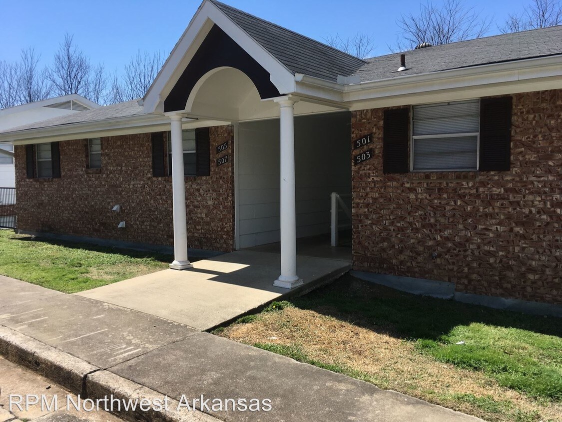 503 W Spruce St, Fayetteville, AR 72703 Condo for Rent in