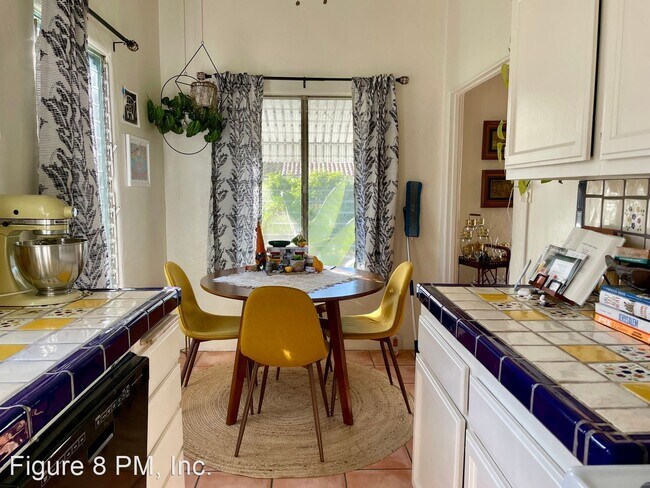 Building Photo - 2 br, 1 bath House - 2166 1/2 Beachwood Te...