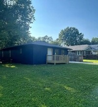 Building Photo - 1409 N Clay Ave