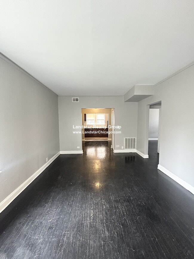 Building Photo - 7344 N Damen Ave