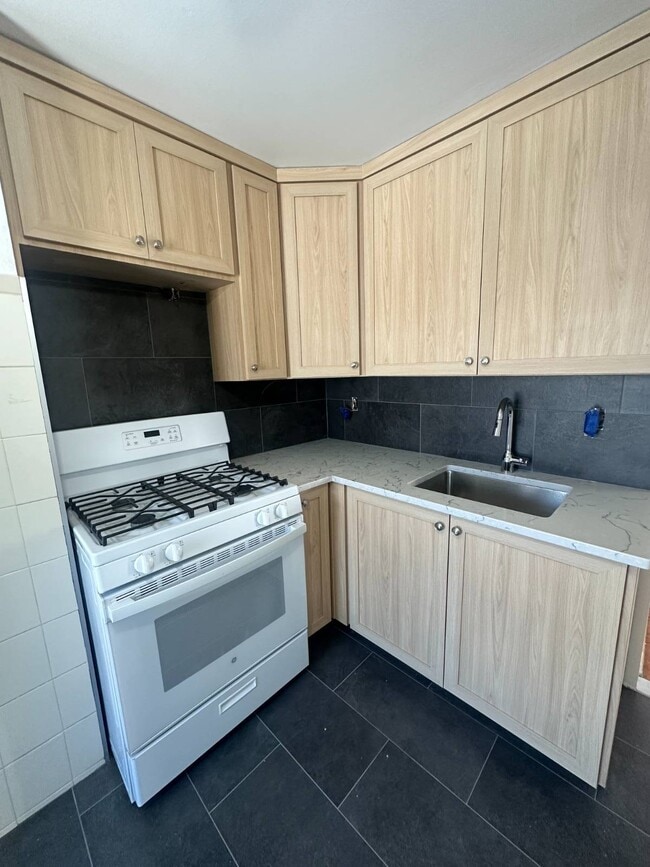 Building Photo - 62-47 64th St