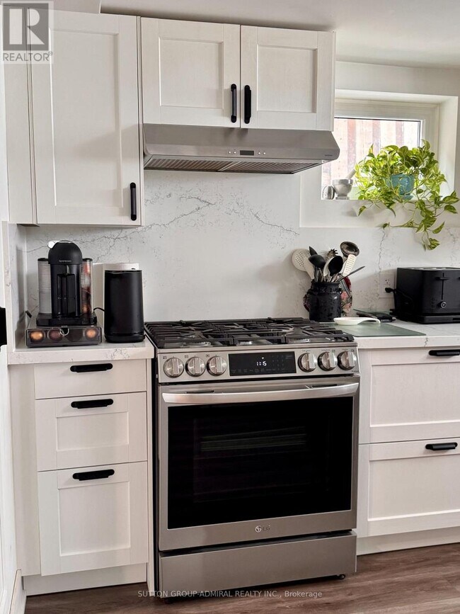 Photo du bâtiment - 6 Frankfort Ave