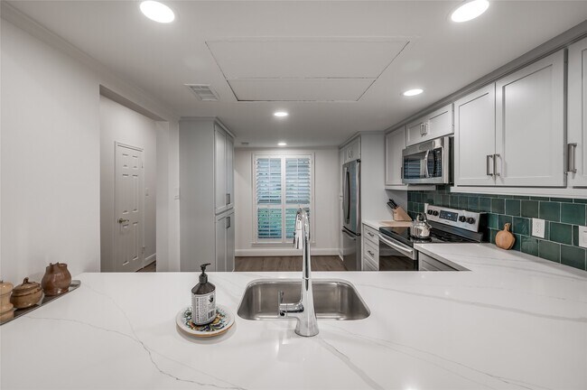 Building Photo - 14723 Barryknoll Ln