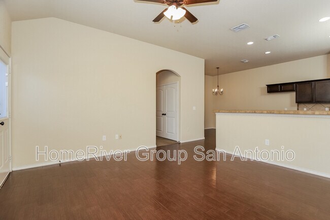 Foto del edificio - 672 Creekside Cir