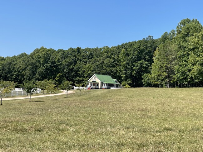 Building Photo - 1755 Shady Nook Farm