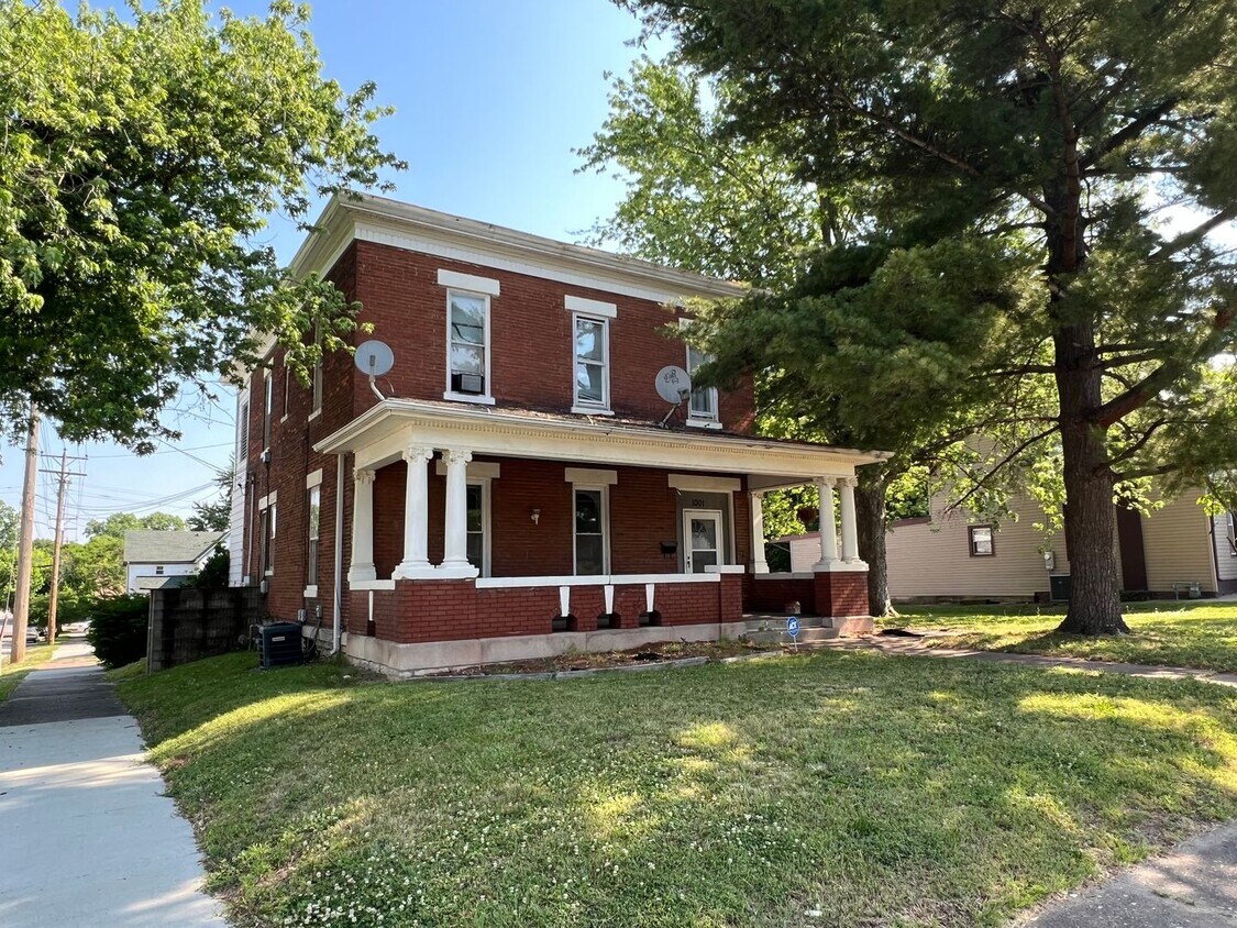 Primary Photo - 1001 Jefferson St