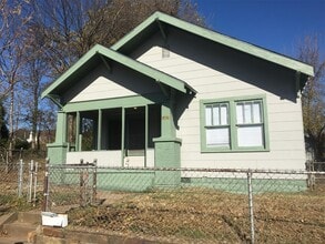 Building Photo - 1409 W Archer St