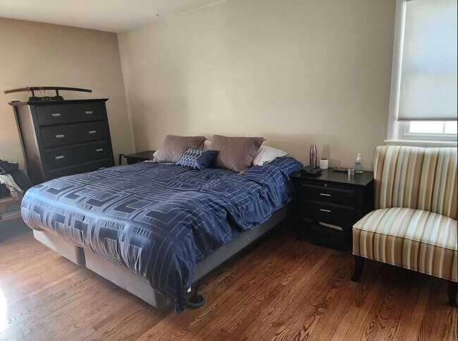 Building Photo - 415 Neale Ave