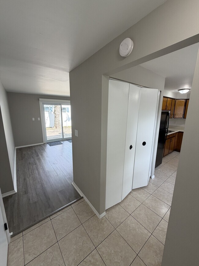 Foto del edificio - 2504 Campbell Dr