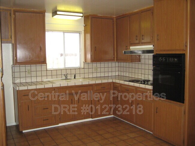 Building Photo - 239 Portola Way