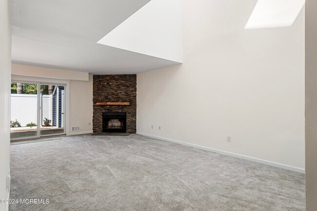 Foto del edificio - 15 Spring Ct