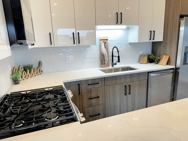 Foto del edificio - 5418 W Belmont Ave