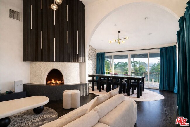 Foto del edificio - 8810 Hollywood Blvd