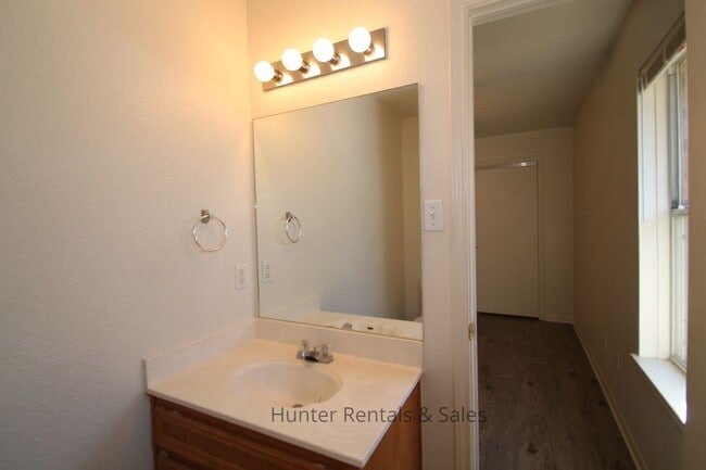 Building Photo - What's Not To Love?