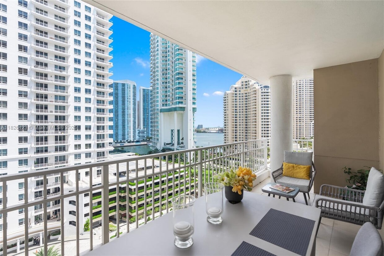 Primary Photo - 701 Brickell Key Blvd