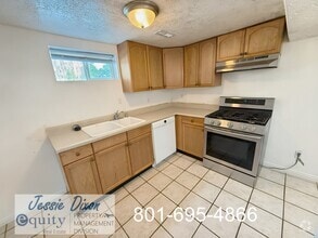 Building Photo - 219 Country Club Dr