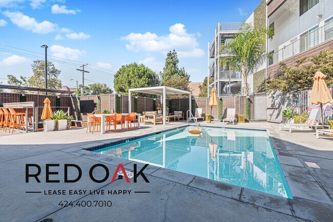 Foto del edificio - ~2 Months FREE~ Remarkable Three Bedroom w...