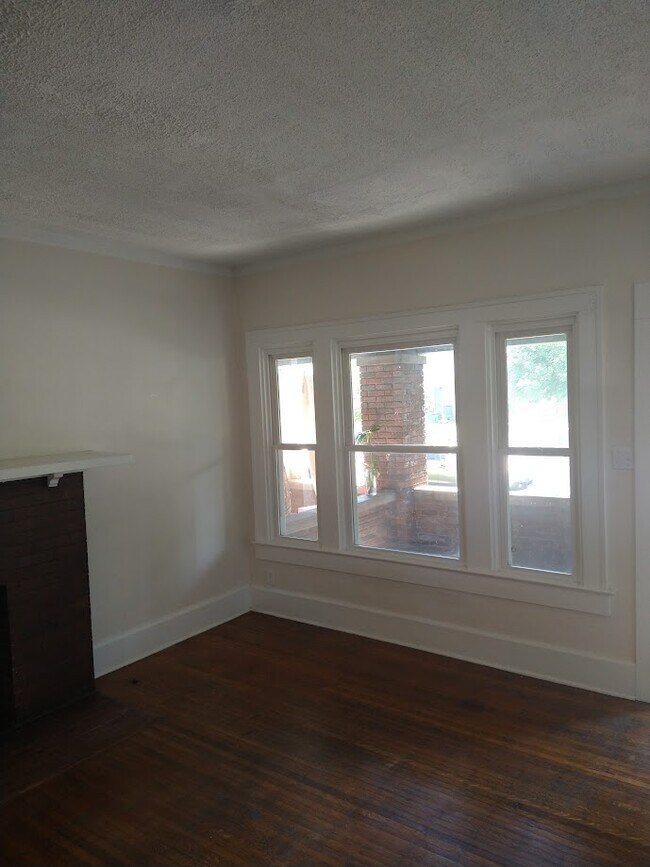 Foto del edificio - 4645 N College Ave