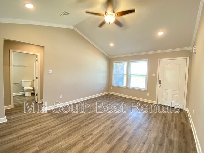 Foto del edificio - 14504 Faulkner Lake Rd