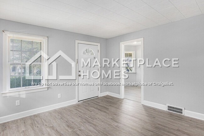 Building Photo - 5291 Farmbrook St