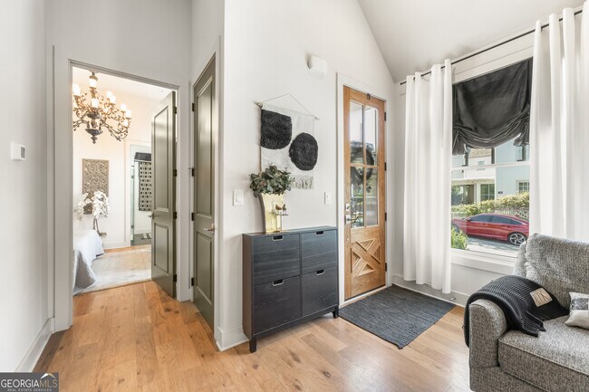 Building Photo - 115 3rd St