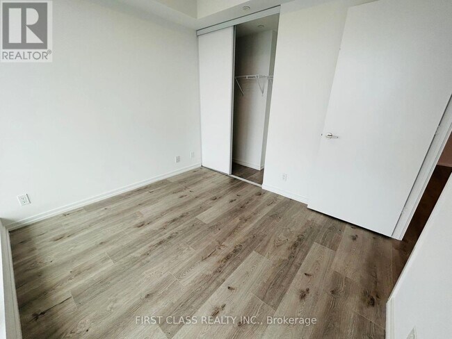 Photo du bâtiment - 1000-1000 Portage Pkwy